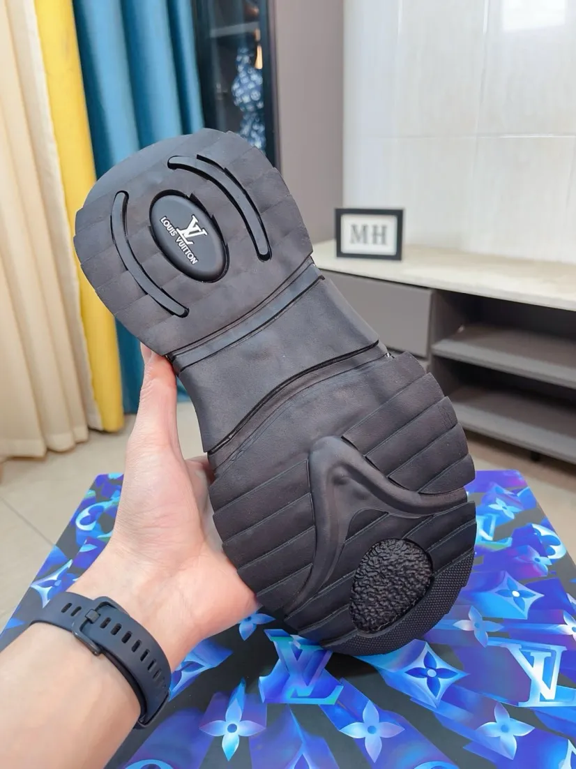 Men's men's shoes 💰580🌸🌸 LV style is novel and fashionable, the upper is made of imported cowhide + LV special materials! Super trendy design! It’s eye-catching! The leather is soft, delicate, shiny and translucent, showing the ultimate in pure handcraftsmanship, and the mesh is soft, comfortable and breathable! Size: 39-44 (38 45 customized)